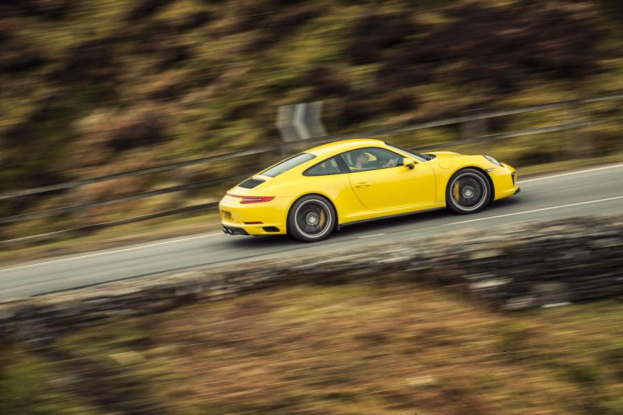  Porsche 911 Carrera 4S Coupe 2016 года  (UK) (фото 9 из 27)